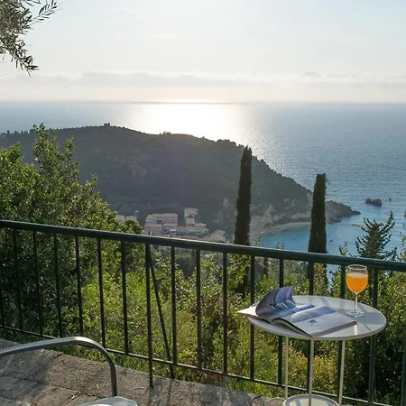 Sleeps 6 With Pool And Air Con