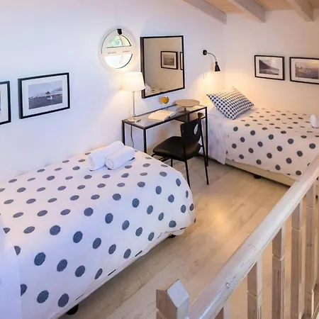 Sleeps 6 With Pool And Air Con